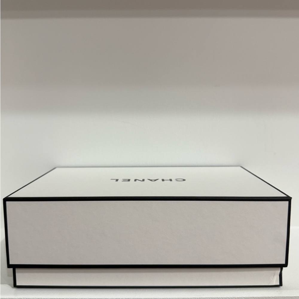 Chanel Gift Box - Picture 7 of 15